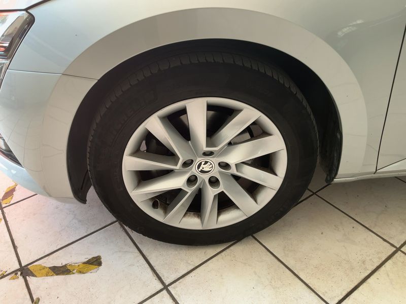 Skoda Superb 2.0 TDI Executive 2023 – снимка 3