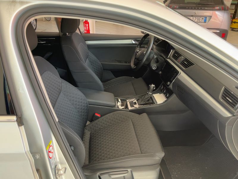 Skoda Superb 2.0 TDI Executive 2023 – снимка 16