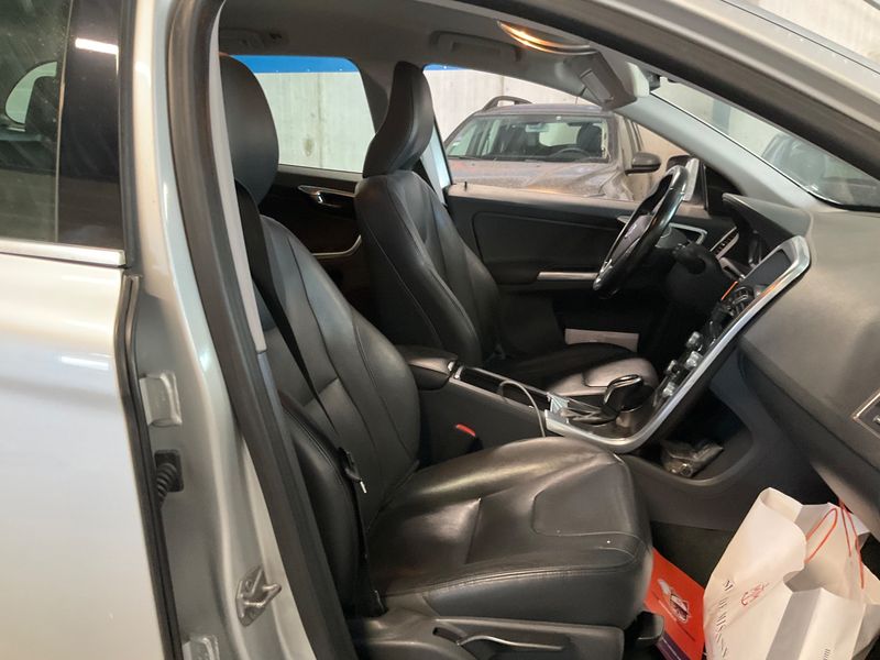 Volvo XC60 2.4 D4 Momentum AWD 2014 – снимка 16