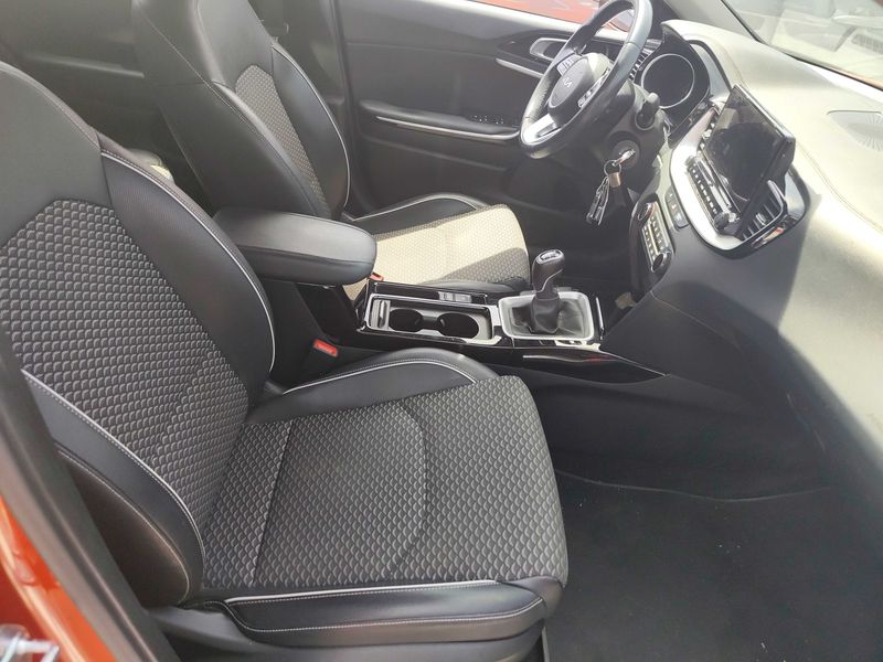 Kia XCeed 1.0 TGDI Tech 2022 – снимка 10
