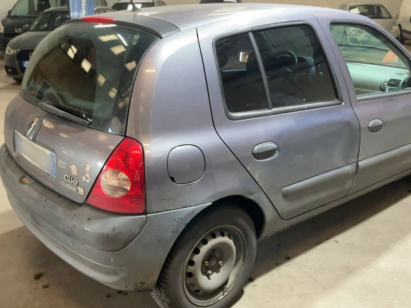 Renault Clio 1.5 dCi Authentique 2006 – снимка 8
