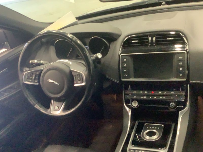 Jaguar XE 20d R-Sport 2018 – снимка 17