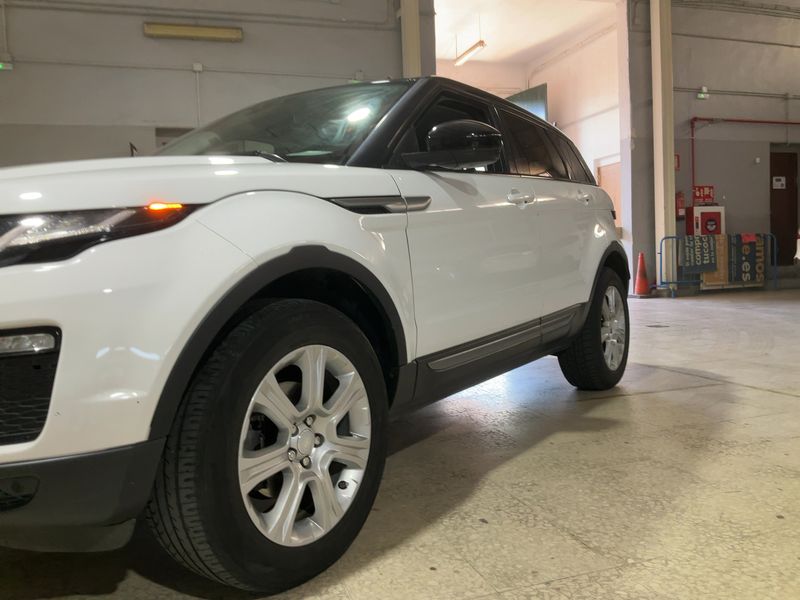 Land Rover Evoque 2.0 Td4 SE 2018 – снимка 2