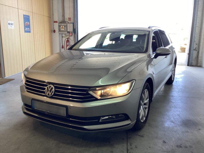 Volkswagen Passat 1.6 TDI Advance BlueMotion Tech 2016 – снимка 1