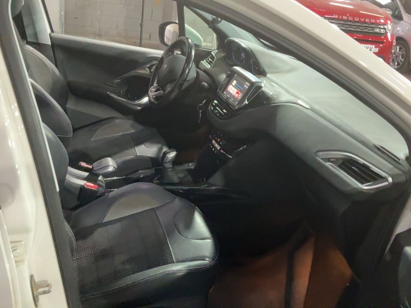 Peugeot 2008 1.2 PureTech Allure 2018 – снимка 16