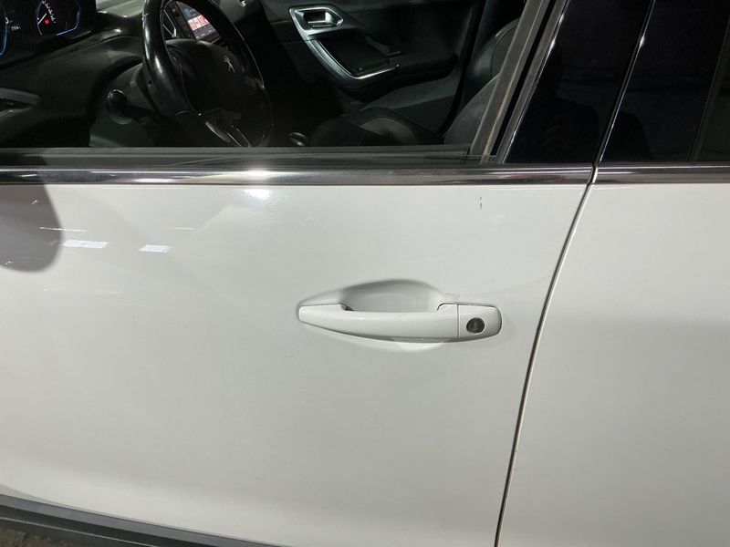 Peugeot 2008 1.2 PureTech Allure 2018 – снимка 25