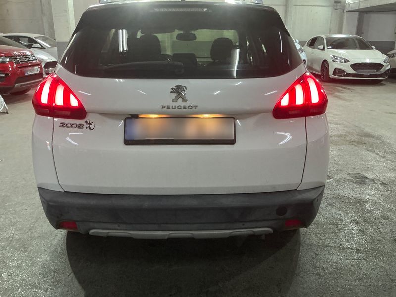 Peugeot 2008 1.2 PureTech Allure 2018 – снимка 31