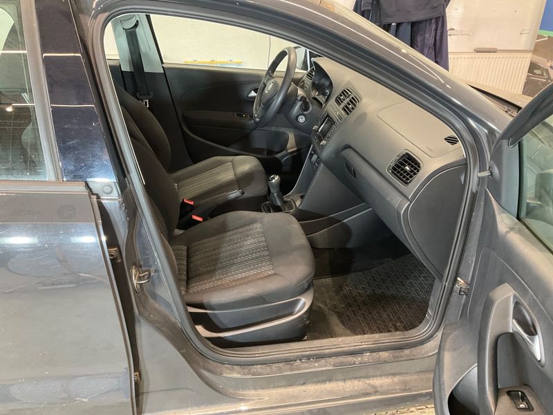 Volkswagen Polo 1.0 Trendline 2015 – снимка 3