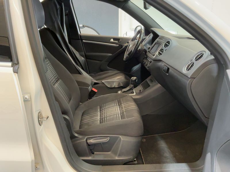 Volkswagen Tiguan 2.0 TDI Lounge Sport & Style 4Motion BlueMotion Tech 2016 – снимка 16