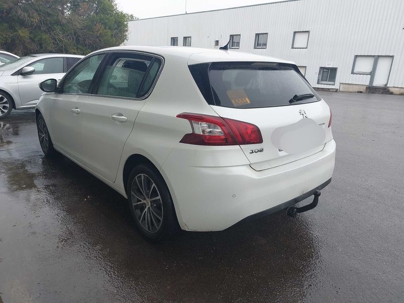 Peugeot 308 1.2 e-THP Allure 2015 – снимка 3