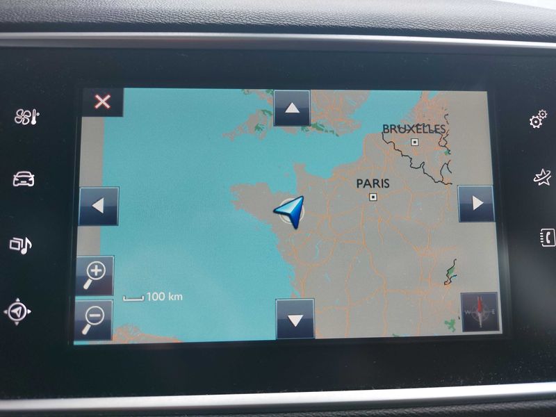 Peugeot 308 1.2 e-THP Allure 2015 – снимка 13