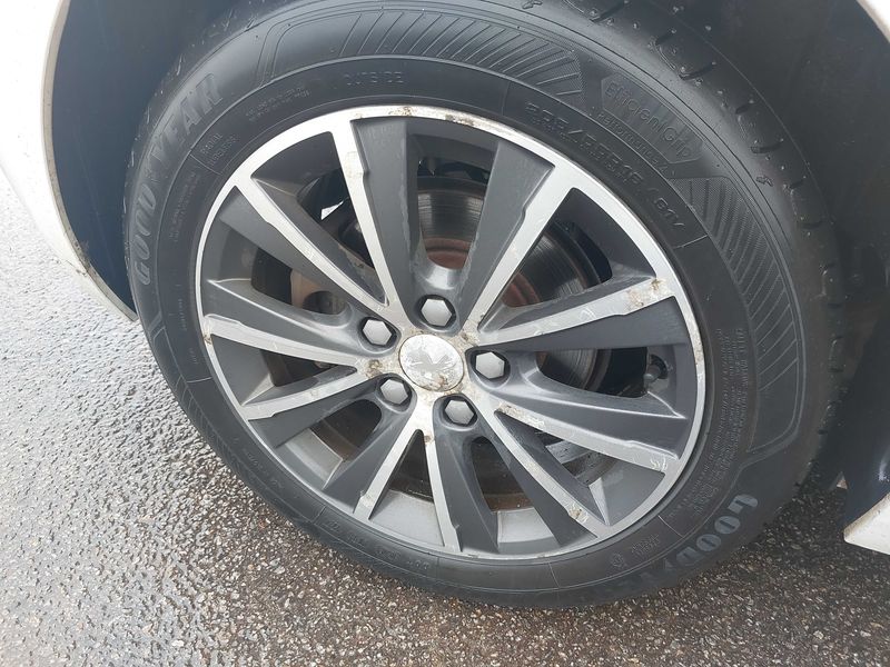 Peugeot 308 1.2 e-THP Allure 2015 – снимка 22