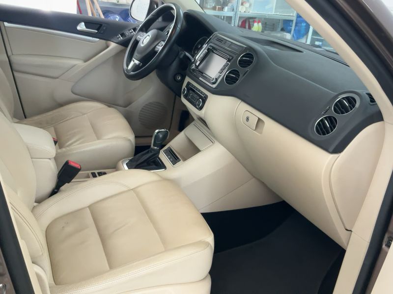 Volkswagen Tiguan 2.0 TDI Sport & Style 4Motion 2012 – снимка 16