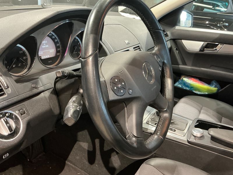Mercedes-Benz C-Klasse C 180 CGI BlueEfficiency Avantgarde 2010 – снимка 24