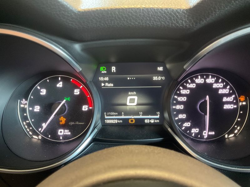 Alfa Romeo Stelvio 2.2 JTDM Executive 2WD 2017 – снимка 19