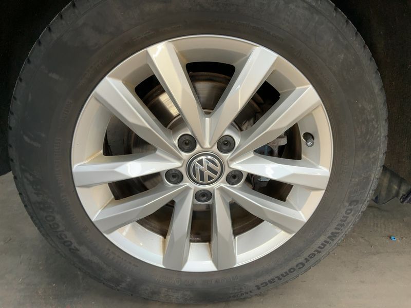 Volkswagen Touran 1.2 TSI Comfortline BlueMotion Tech 2015 – снимка 9