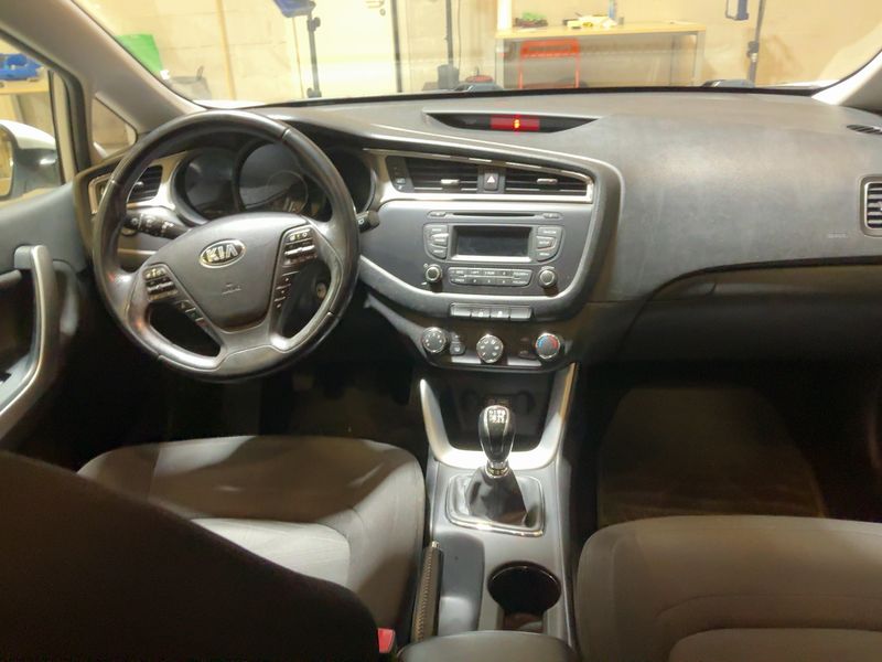 Kia cee'd 1.4 Attract 2016 – снимка 17