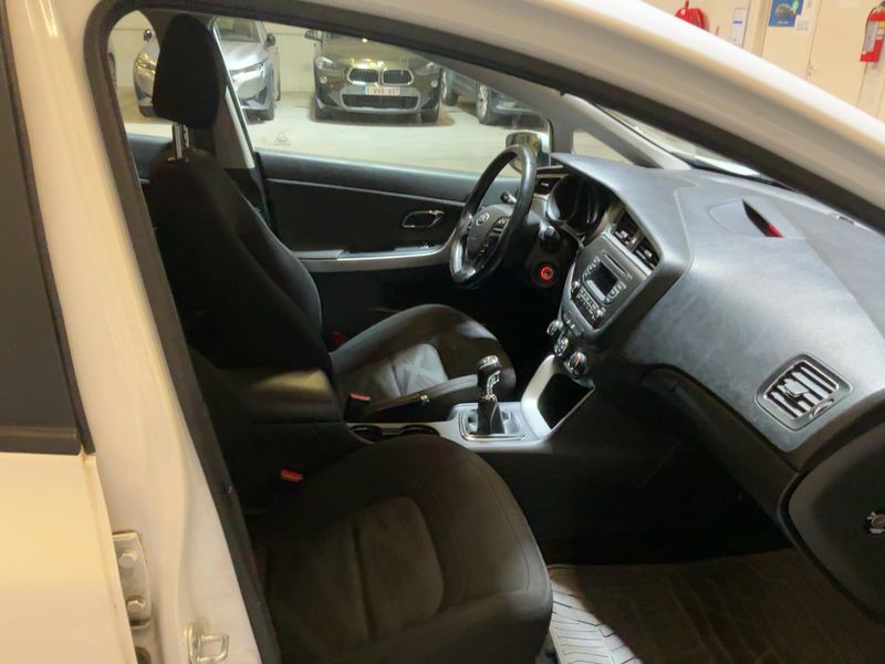 Kia cee'd 1.4 Attract 2016 – снимка 16