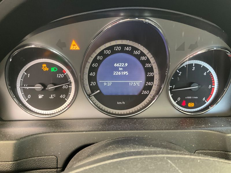 Mercedes-Benz C-Klasse C 200 CDI BlueEfficiency Avantgarde 2010 – снимка 4