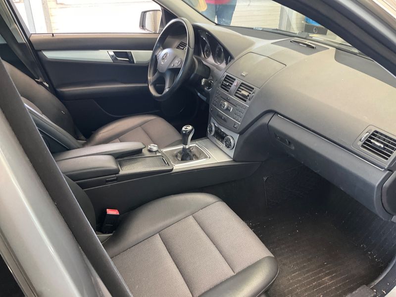 Mercedes-Benz C-Klasse C 200 CDI BlueEfficiency Avantgarde 2010 – снимка 3