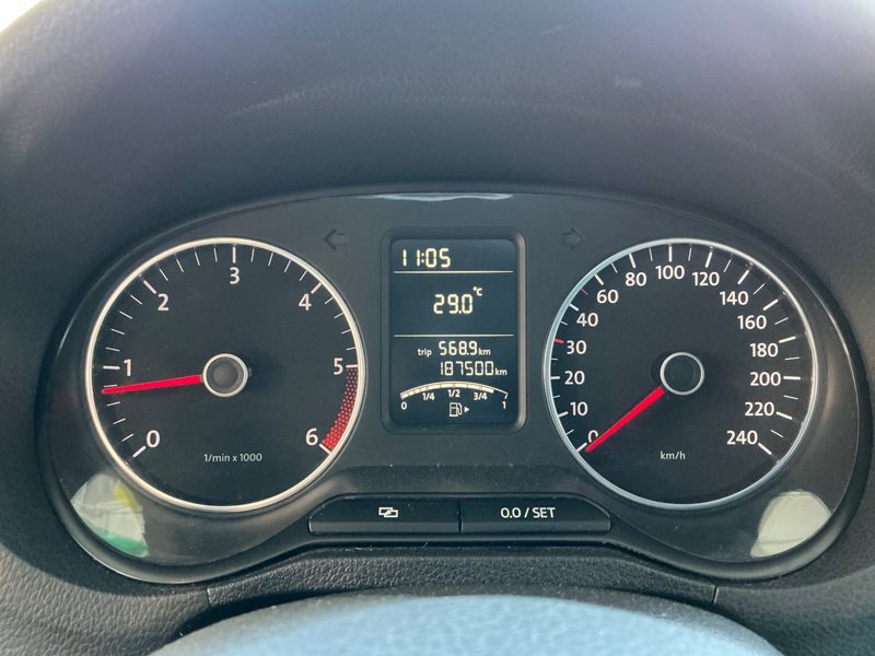 Volkswagen Polo 1.6 TDI Sportline 2010 – снимка 4