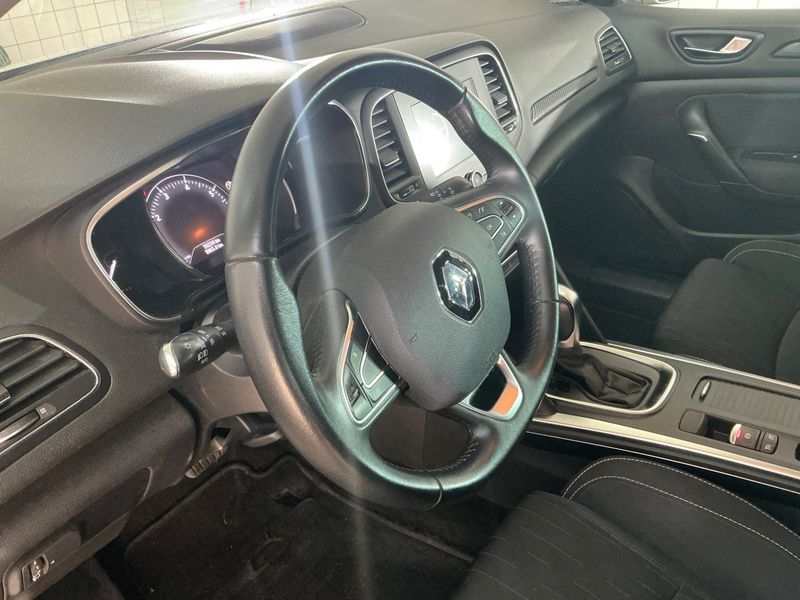 Renault Megane 1.3 TCe Limited 2019 – снимка 31