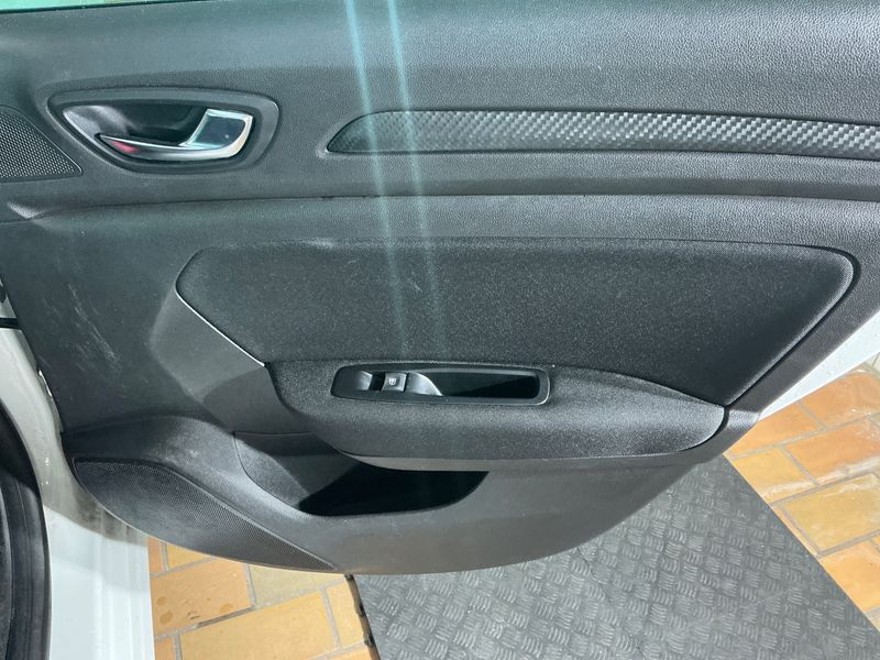 Renault Megane 1.3 TCe Limited 2019 – снимка 34