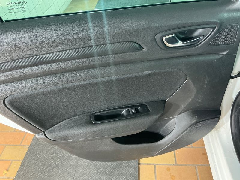 Renault Megane 1.3 TCe Limited 2019 – снимка 32