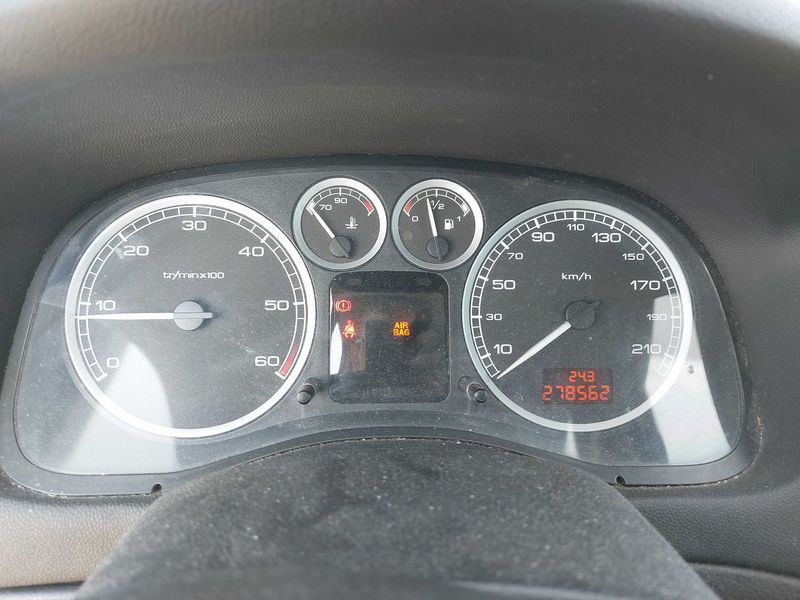 Peugeot 307 2.0 HDi XSI 2003 – снимка 52