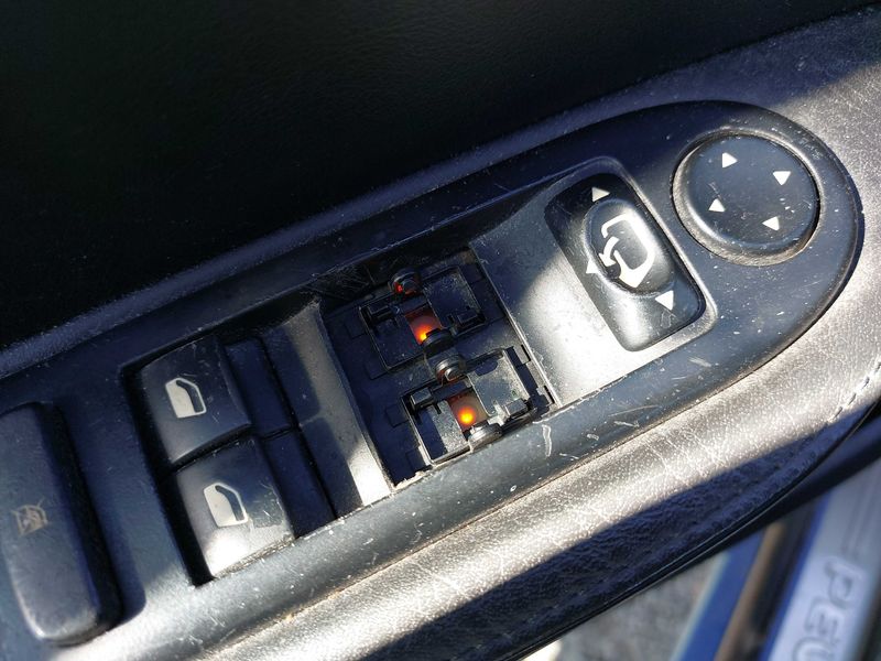 Peugeot 307 2.0 HDi XSI 2003 – снимка 45