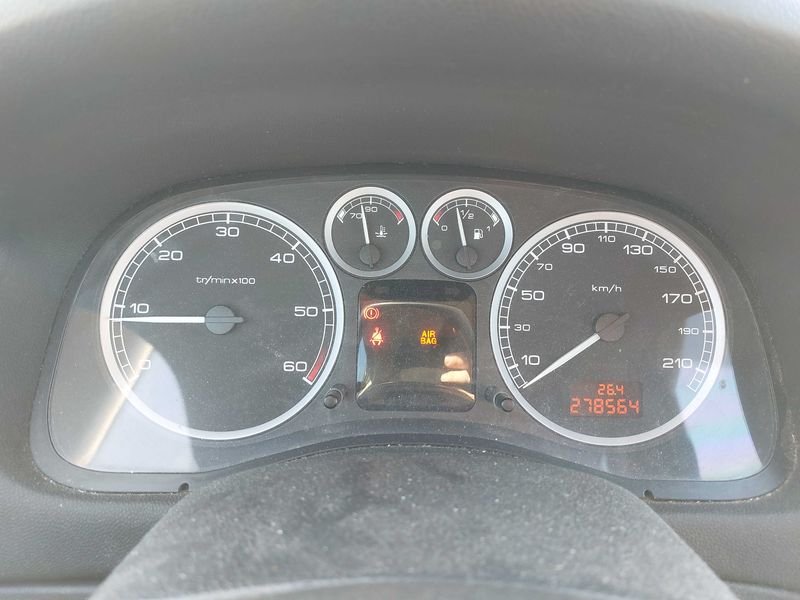 Peugeot 307 2.0 HDi XSI 2003 – снимка 11