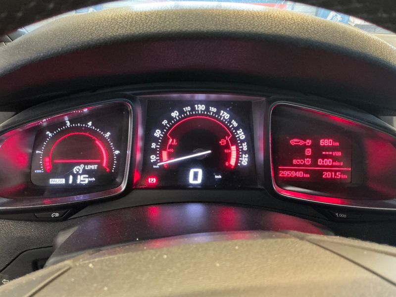 Citroen DS5 1.6 Blue-HDi SoChic 2014 – снимка 18