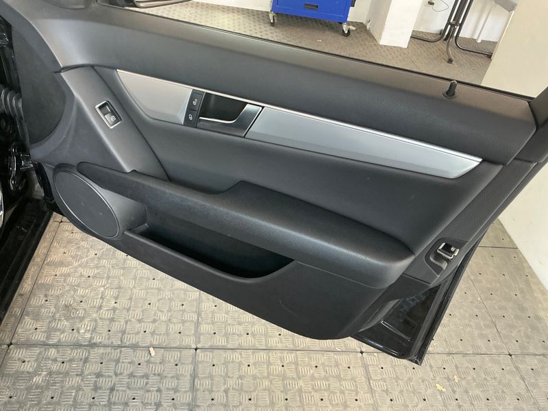 Mercedes-Benz C-Klasse C 180 CGI T BlueEfficiency Avantgarde 2014 – снимка 39