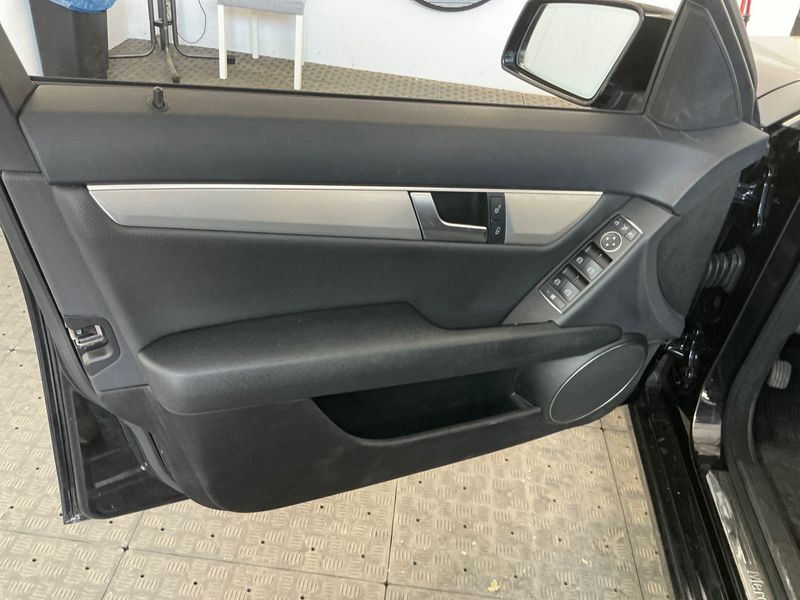 Mercedes-Benz C-Klasse C 180 CGI T BlueEfficiency Avantgarde 2014 – снимка 35
