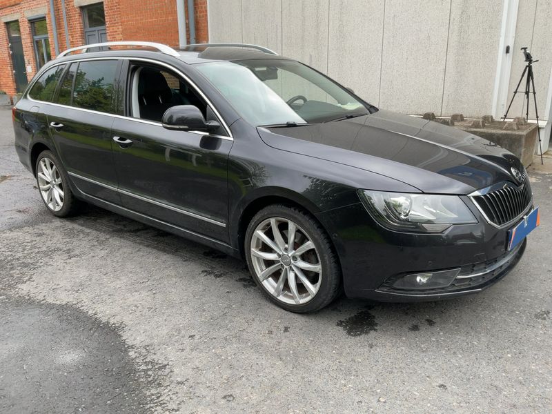 Skoda Superb 2.0 TDI Elegance 2015 – снимка 12