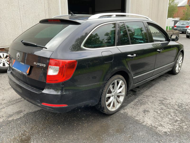 Skoda Superb 2.0 TDI Elegance 2015 – снимка 8