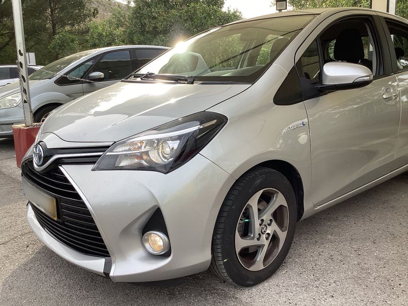 Toyota Yaris 1.5 Hybrid 2016 – снимка 2