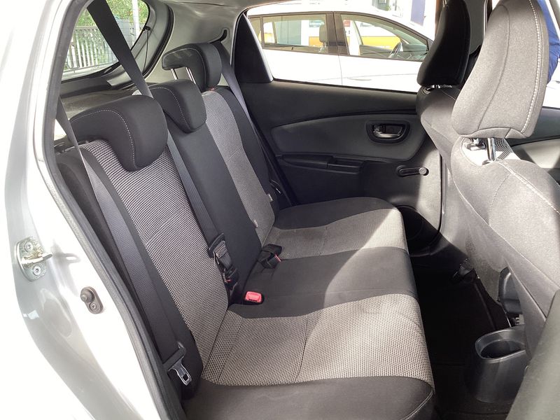 Toyota Yaris 1.5 Hybrid 2016 – снимка 19