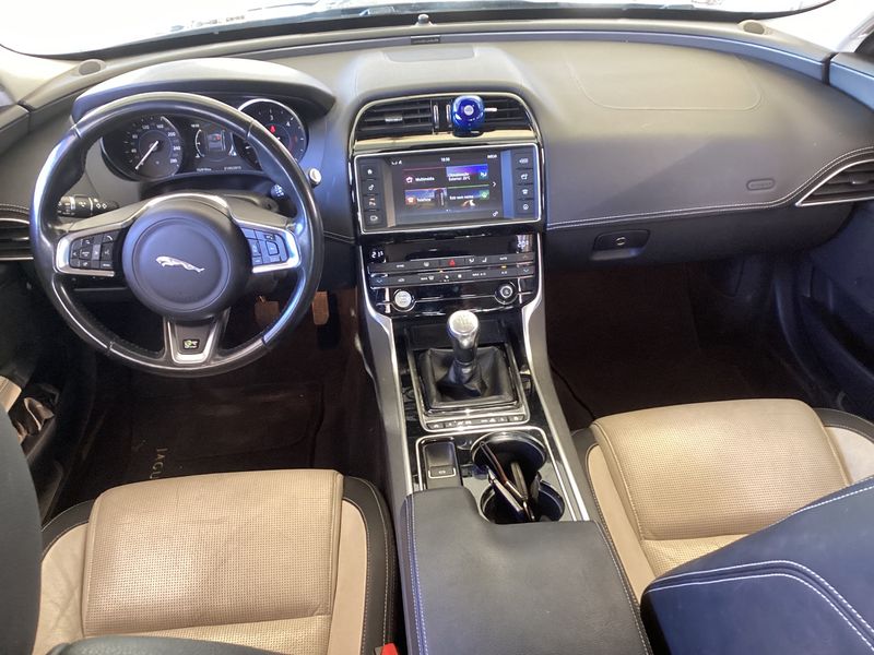 Jaguar XE 20d E-Performance R-Sport 2016 – снимка 17
