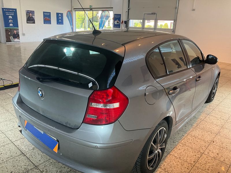 BMW 1er 116i 2010 – снимка 2