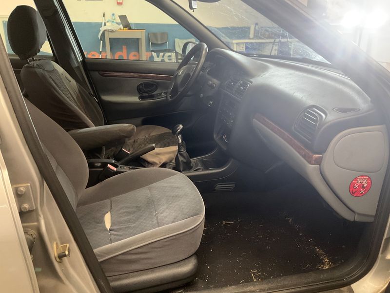 Peugeot 406 2.0 HDi Confort 2000 – снимка 3