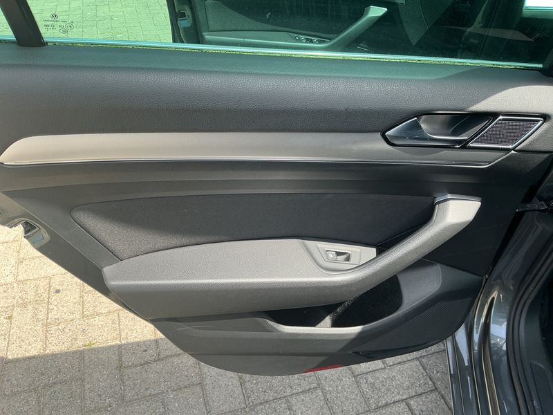 Volkswagen Passat 2.0 TDI Comfortline BlueMotion Tech 2016 – снимка 33