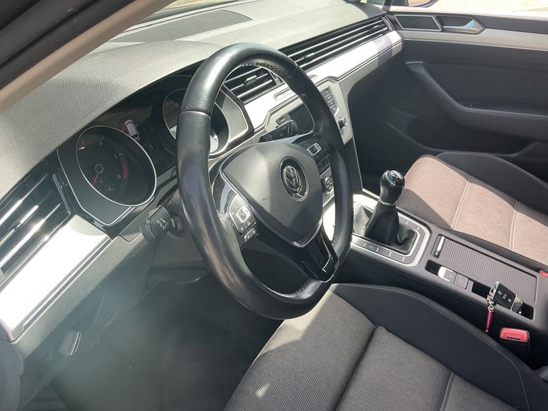 Volkswagen Passat 2.0 TDI Comfortline BlueMotion Tech 2016 – снимка 32
