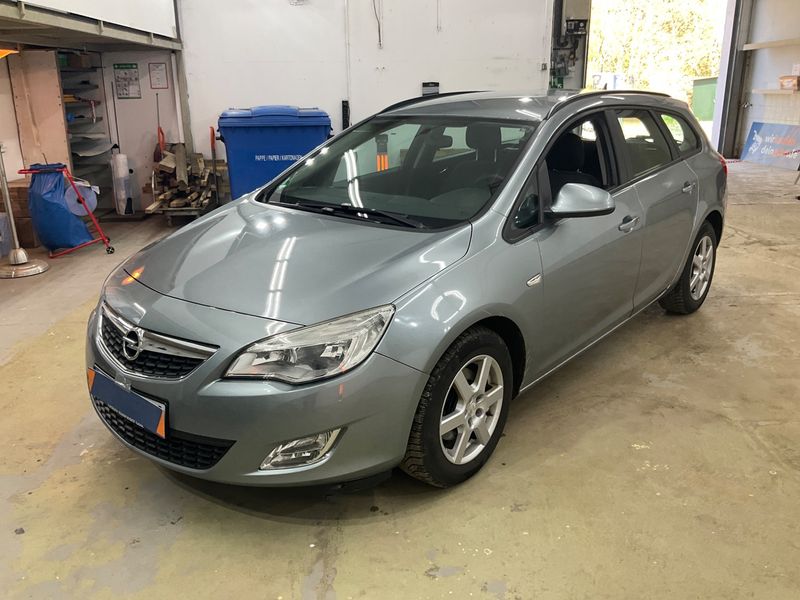 Opel Astra 1.7 CDTI Selection 2012