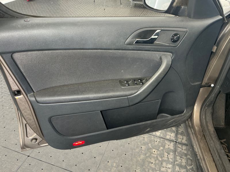 Skoda Yeti 1.6 TDI GreenLine 2013 – снимка 28