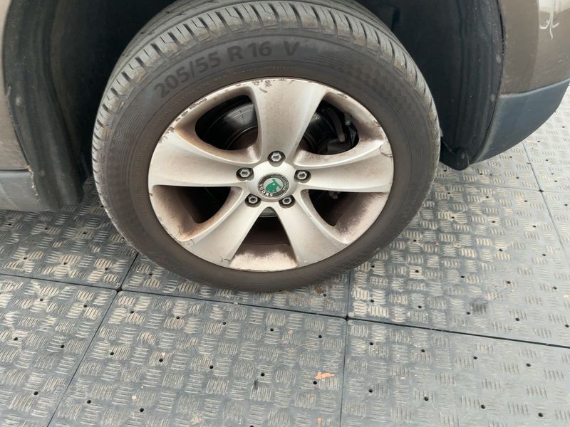 Skoda Yeti 1.6 TDI GreenLine 2013 – снимка 11