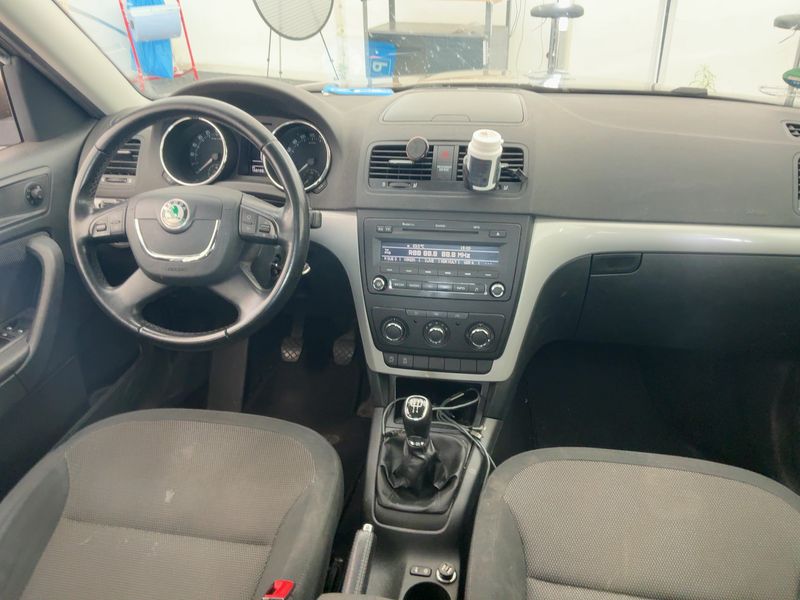 Skoda Yeti 1.6 TDI GreenLine 2013 – снимка 17