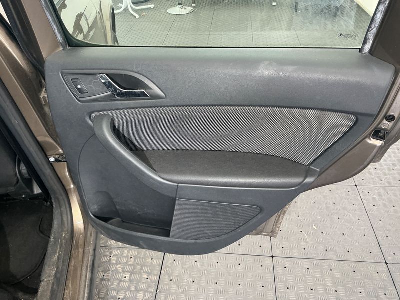 Skoda Yeti 1.6 TDI GreenLine 2013 – снимка 30