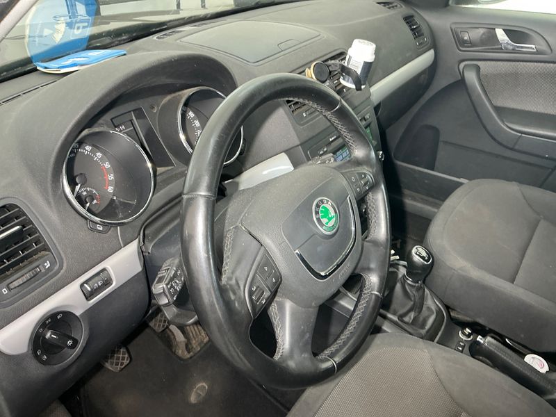 Skoda Yeti 1.6 TDI GreenLine 2013 – снимка 39