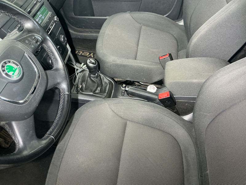Skoda Yeti 1.6 TDI GreenLine 2013 – снимка 38